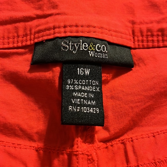 Red shorts - Picture 4 of 4